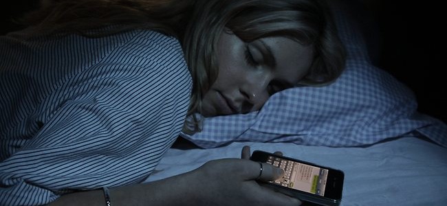 Cep Telefonu ile uyuya kalmak
